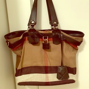 Authentic Large Burberry Bag + dust cover + lock
